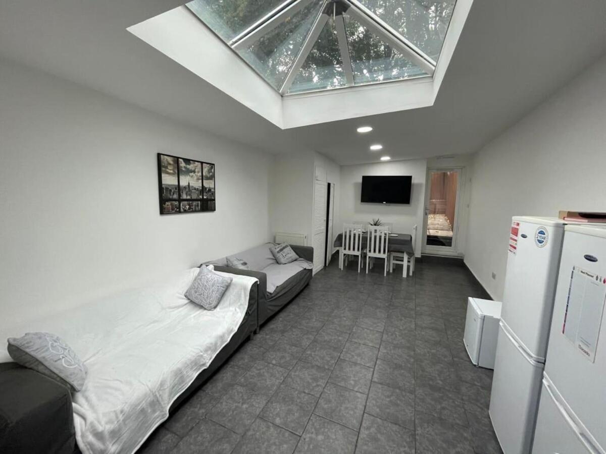 Studio Close To Selly Oak Train Station 버밍엄 외부 사진